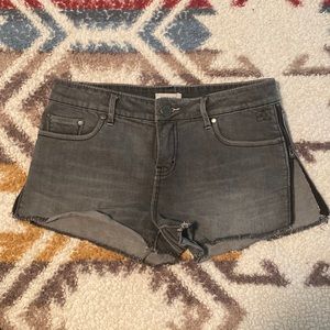 Shortie jean shorts! Zip sides!